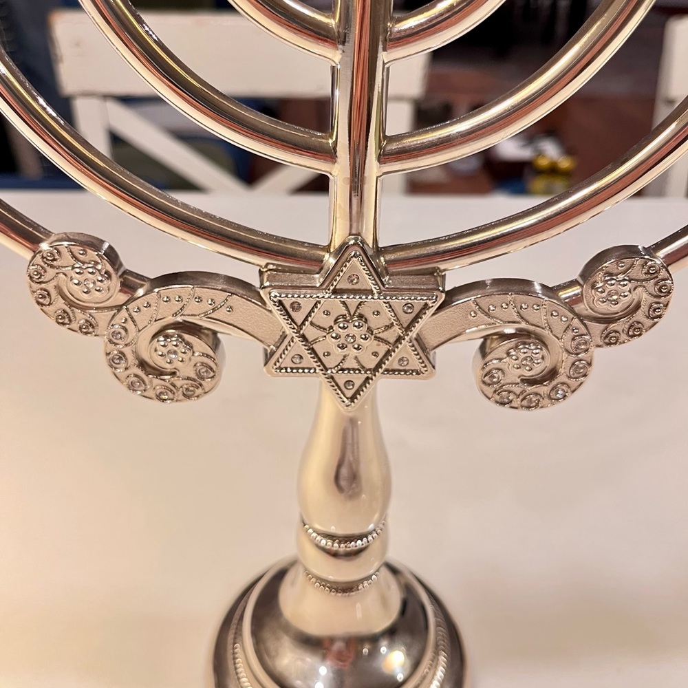 Harvey Lewis Judaica Silver Tone Hanukkah Menorah W/swarovski Crystals - Picture 9 of 10